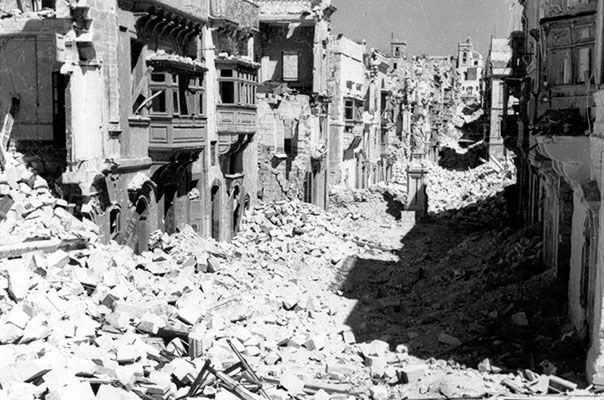 Heavy damage to the buildings of Senglea, Malta. (UK Crown Copyright / MOD. Courtesy of Air Historical Branch, RAF)