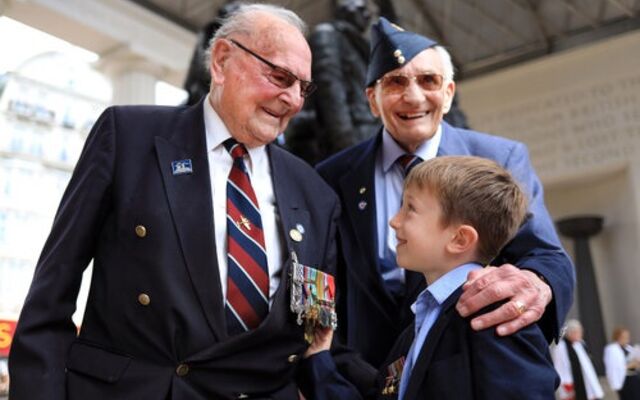 Veterans at Bomber Command Memorial