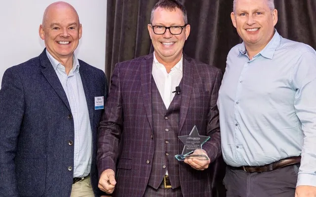 Pete Thompson and Martin Botting receive the award