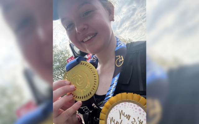 Bronwyn holding her London marathon medal