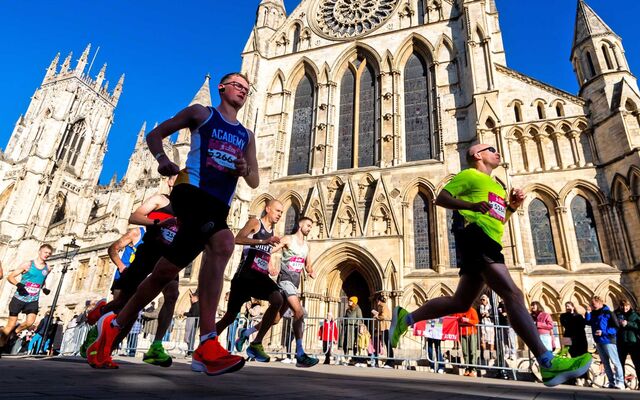 Runners at the Lincoln 10k in front of the Cathedral