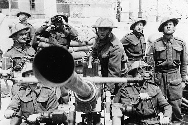 One of the anti-aircraft gun positions positioned to defend Valetta against enemy attacks prepares for an incoming raid on the city in May 1942. (UK Crown Copyright / MOD. Courtesy of Air Historical Branch, RAF)