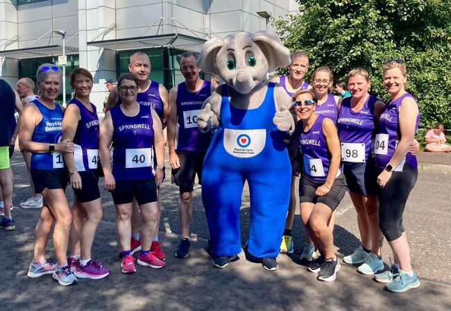 Runners with Ben Elephant mascot