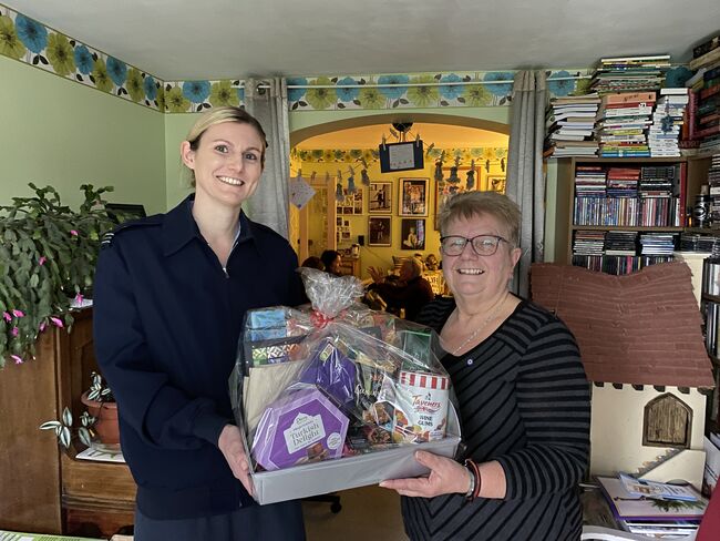 Veteran hamper delivery in home