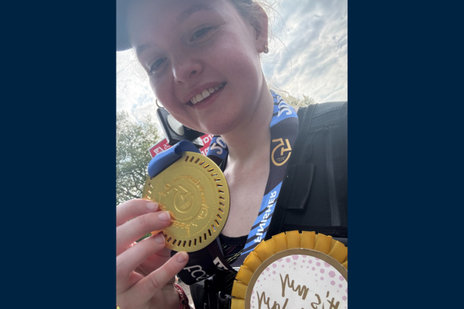 Bronwyn London Marathon holding medal