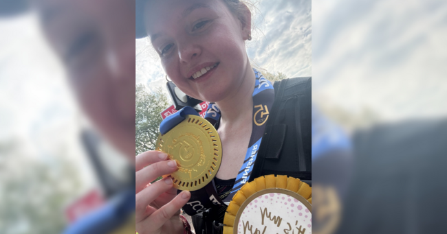 Bronwyn holding her London marathon medal