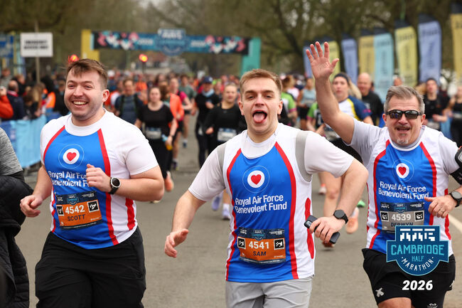 Family running Cambridge Half Marathon