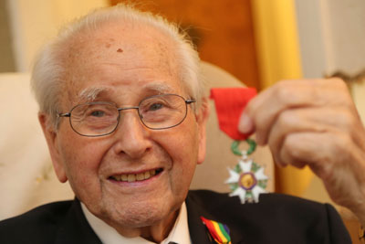 Stan Hartill Legion d'honneur Courtesy of Daily Echo Bournemouth